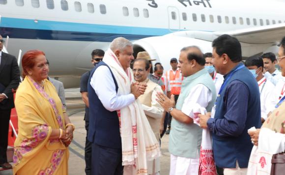 CM Dr Himanta Biswa Sarma receiving Hon'ble Vice President of India Jagdeep Dhankar upon his arrival at LGBI Airport on 22092022