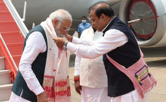 CM Dr. Himanta Biswa Sarma receiving PM Shri Narendra Modi at LGBI Airport on his visit to Assam on 14.04.2023