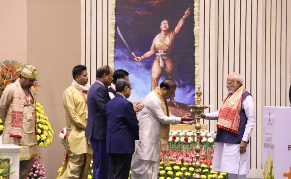 Hon'ble PM Shri Narendra Modi and CM Dr. Himanta Biswa Sarma at the closing ceremony of 400YearsOfLachitBarphukan celebration 
